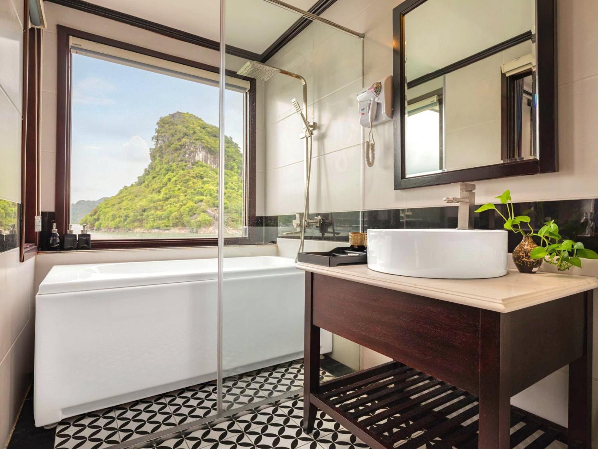 Le Journey Elegance Cruise Hotel Ha Long Buitenkant foto