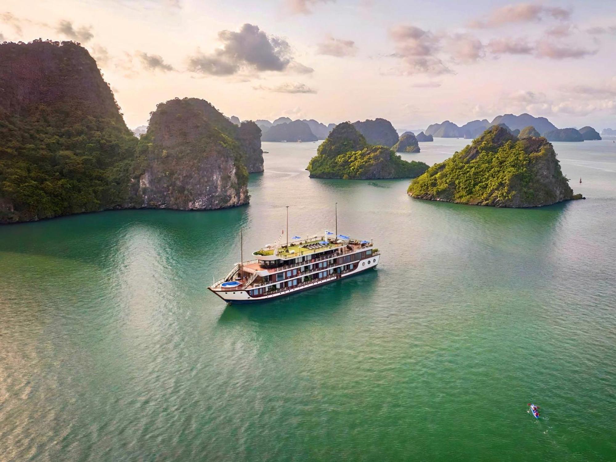Le Journey Elegance Cruise Hotel Ha Long Buitenkant foto